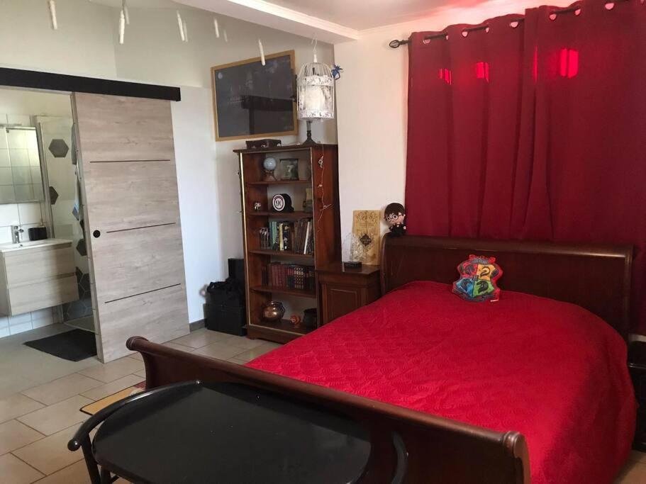 La Chambre Des Sorciers - Logement Independant Sainte-Marie Kültér fotó
