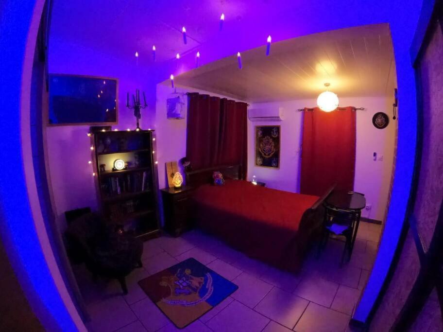 La Chambre Des Sorciers - Logement Independant Sainte-Marie Kültér fotó